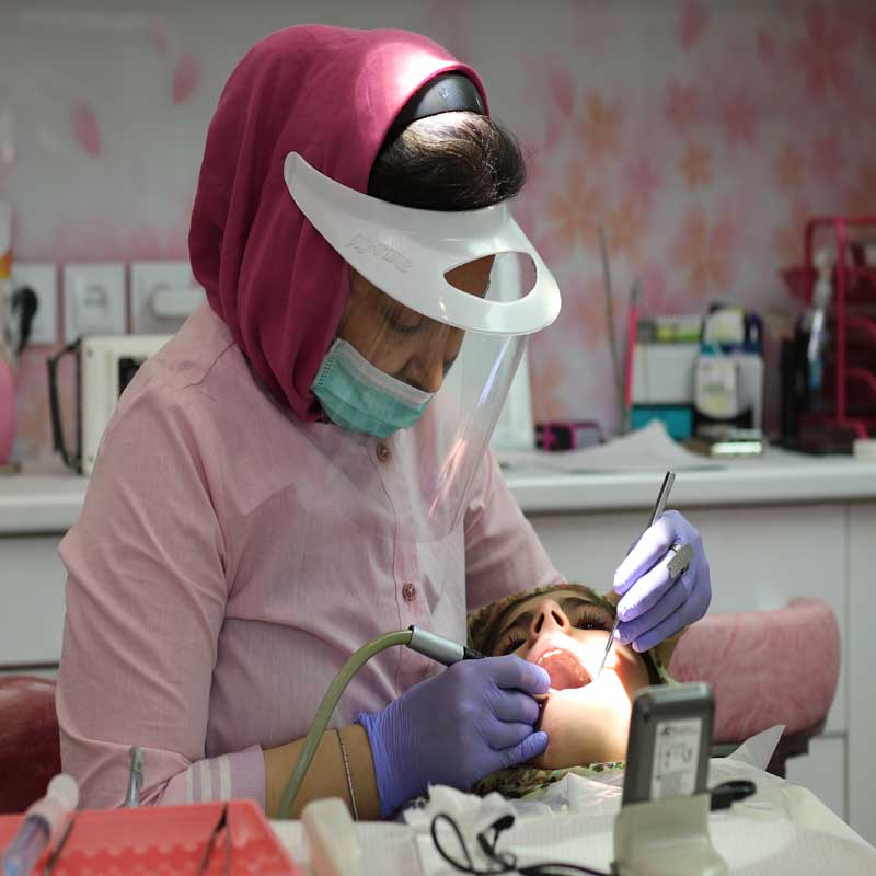 نمونه کار عصب کشی دندان در اصفهان توسط دکتر بهناز برکتین