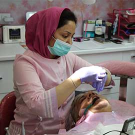 دکتر بهناز برکتین متخصص ریشه دندان در اصفهان
