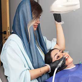 دکتر نیلوفر ناظمی دندانپزشک زیبایی در اصفهان